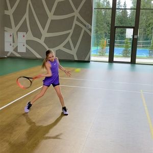 Video post by @polina_maneshina_tennis on Instagram