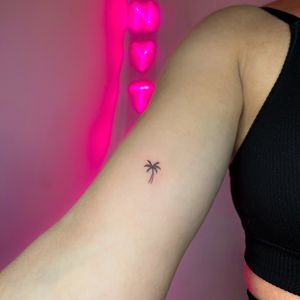 Image post by @jennifer.tinytattoo on Instagram