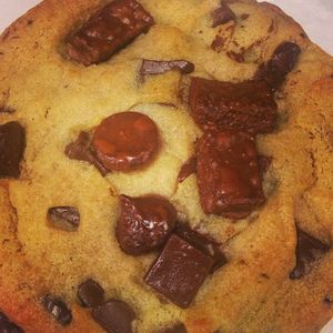 Image post by @insomniacookies on Instagram
