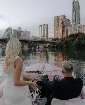 Image post by @retroboatrentalsatx on Facebook