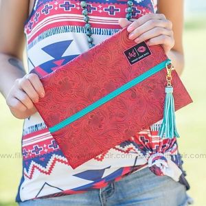 Image post by @shopfillyflair on Instagram