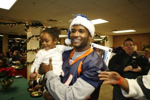 Image post by @BroncosOffField on Twitter