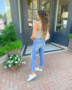 Image post by @sabrinanoellee on Instagram
