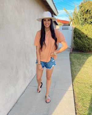 Image post by @sabrinanoellee on Instagram