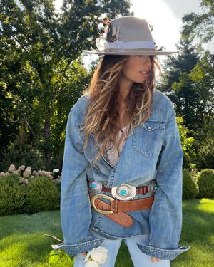 Image post by @thalia on Instagram