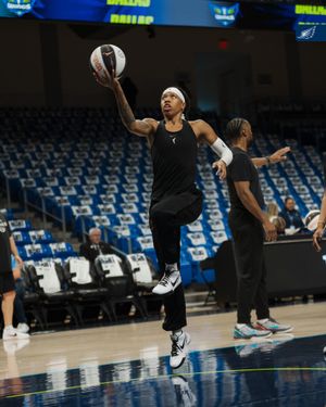 Image post by @dallaswings on Instagram