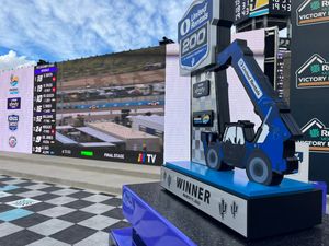 Image post by @phoenixraceway on Twitter