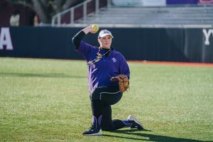 Image post by @sfa_softball on Twitter