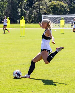 Image post by @elonwsoccer on Instagram