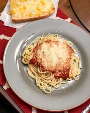 Image post by @repeatedlyhangry on Instagram