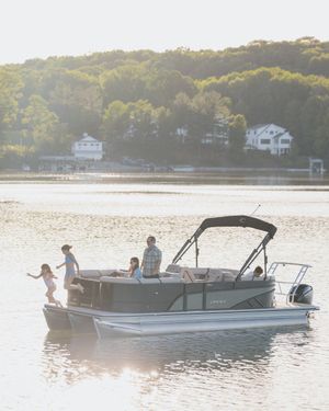 Image post by @crestpontoonboats on Instagram