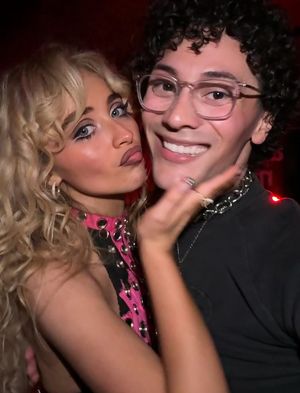 Image post by @slaybrinacarpenterr on Instagram