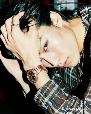 Image post by @esquire.korea on Instagram