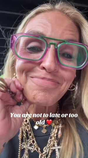 Video post by @shop.with.caroline on TikTok