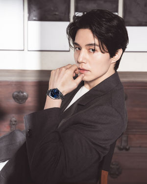 Image post by @esquire.korea on Instagram