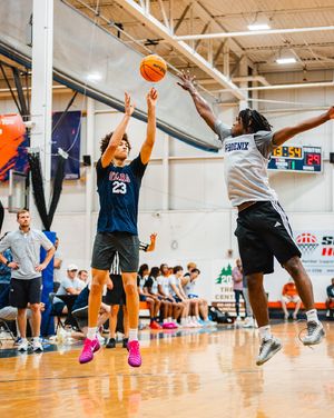 Image post by @romerunshoops on Instagram
