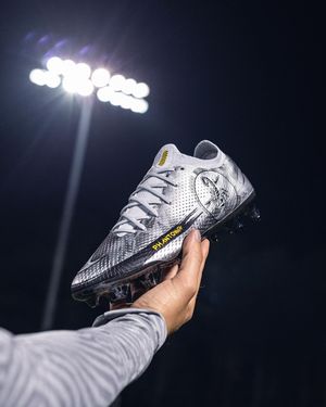 Image post by @soccerdotcom on Instagram