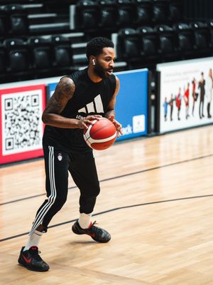 Image post by @londonlions on Instagram