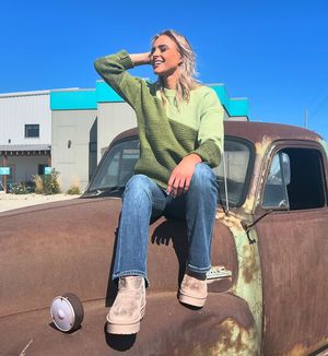 Image post by @shopfillyflair on Instagram