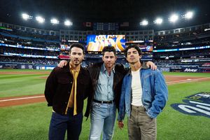 Image post by @people on Instagram