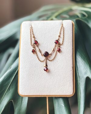 Image post by @maejeanvintage on Instagram