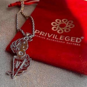 Image post by @privilegedbmmdstopp on Instagram