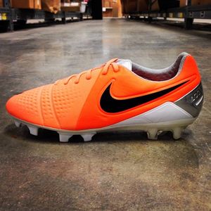 Image post by @soccerdotcom on Instagram