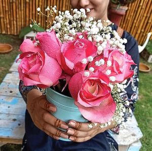 Image post by @sayitwithflowerspk on Facebook