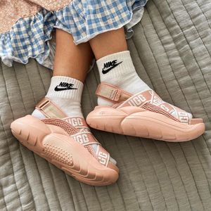Image post by @ugg on Instagram