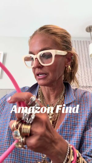 Video post by @shop.with.caroline on TikTok