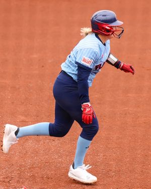 Image post by @uic_softball on Instagram