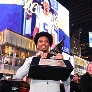 Image post by @HeismanTrophy on Twitter