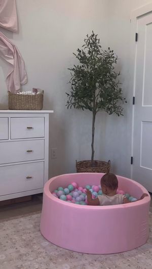 Video post by @sabrinanoellee on Instagram