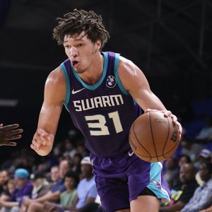 Image post by @HornetsReddit on Twitter