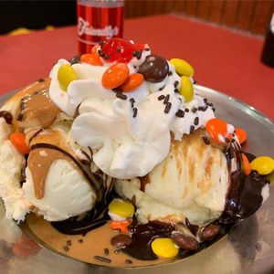 Image post by @friendlys on Instagram