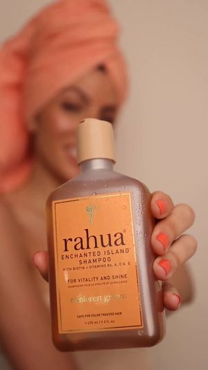 Video post by @RahuaBeauty on Facebook