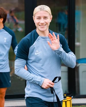 Image post by @SpursWomen on Facebook