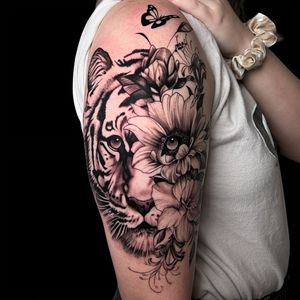 Image post by @skindesigntattoos on Instagram