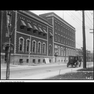 Image post by @toronto_archives on Instagram