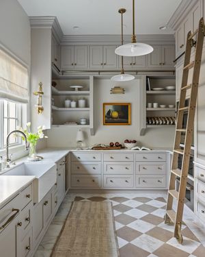 Image post by @julieneilldesigns on Instagram