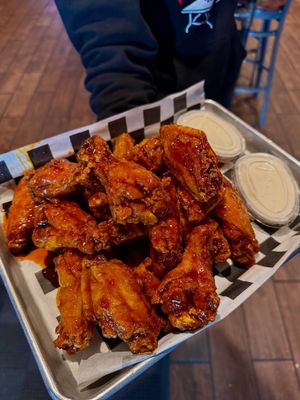 Image post by @wingnutzbarandgrill on Instagram