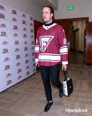 Image post by @AnaheimDucks on Twitter