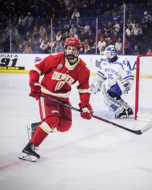 Image post by @du_hockey on Instagram