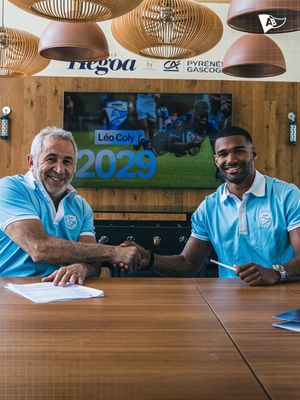 Image post by @avironrugbypro on Instagram