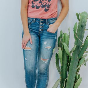 Image post by @shopfillyflair on Instagram