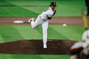 Image post by @UIBaseball on Twitter