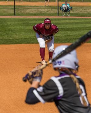 Image post by @leeusoftball on Instagram