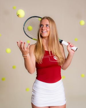 Image post by @ou_wtennis on Instagram