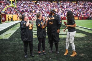 Image post by @Commanders on Twitter