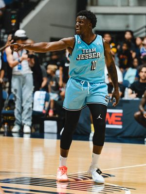Image post by @bucketsquad on Instagram